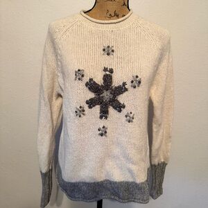 Marsh Landing Cream and Gray Sweater Medium